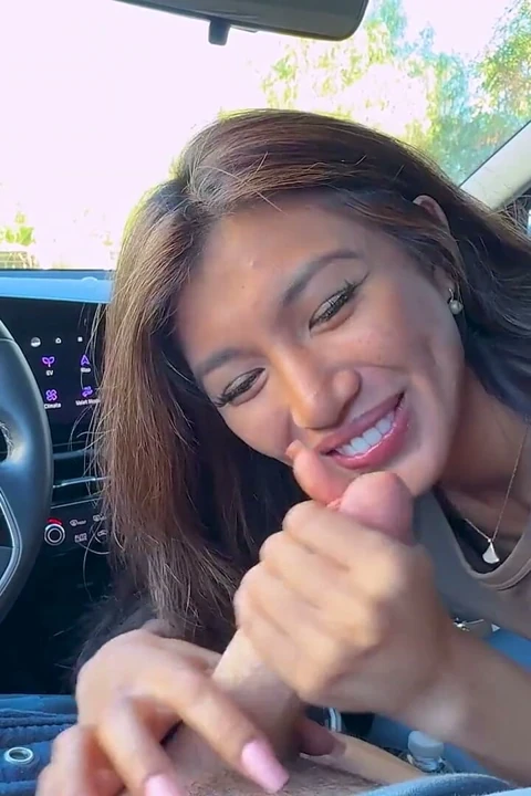 Trikepatrol küçük memeli Pinay Queen lüks yarağı memnun ediyor