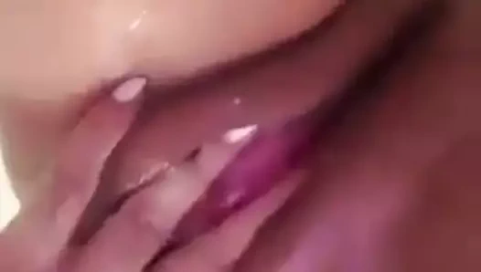 Arap kız içinde the duş oynama ile ona kedi