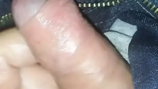 Sert sikimin ucunu hissediyorum, klitorisin zonklamasına ve karıncalanmasına neden oluyor