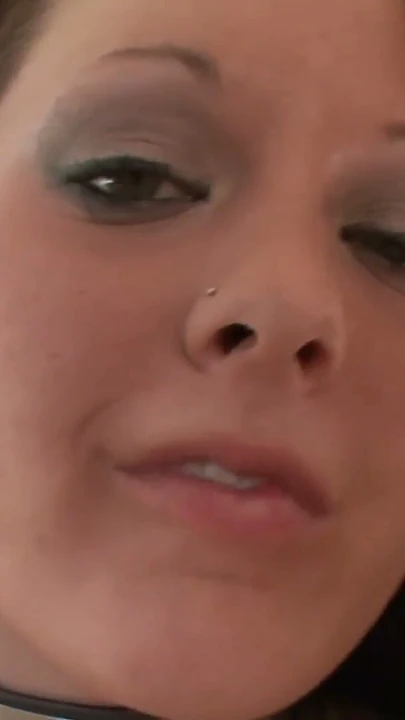 Amatör porno yönetmeni genç vahşi çifti sekse yönlendiriyor | Bölüm 3