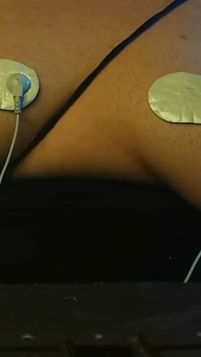 BÜYÜK ŞIŞMAN FEMBOY GÖĞÜSLERI ELEKTRO IŞKENCEYLE SALLANıYOR | Klip 2