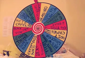 İnce civciv küçük memeler sert meme uçları şişman kabarık deve tırnağı!