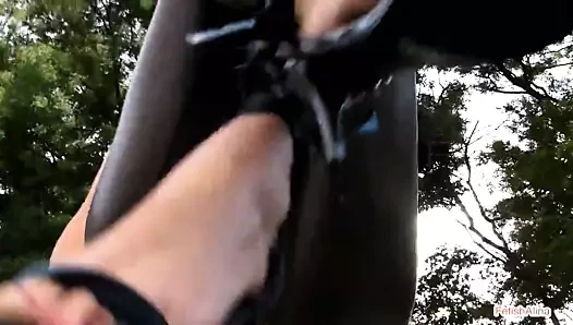 Seksi eşek ve deve burnu - açık havada sigara içmek