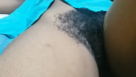 Amatör çekim ile baştan çıkarıcı olgun kıllı amcık güzeli