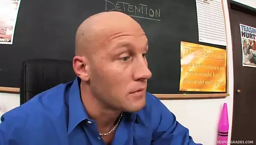 sarışın öğrenci içinde at kuyruklu sikikleri öğretmen