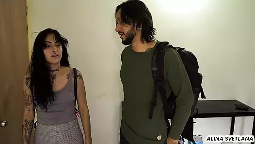 Üvey annem eve gelmeden önce üvey annemle yatağımı paylaşiyorum