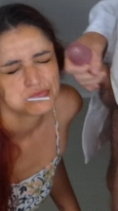 Üvey anne üvey kızını ilk kez jinekologa götürür.