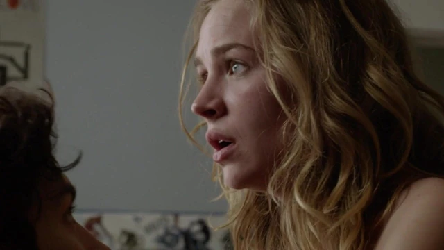 Britt robertson - kubbenin altında s01e01 (2013)