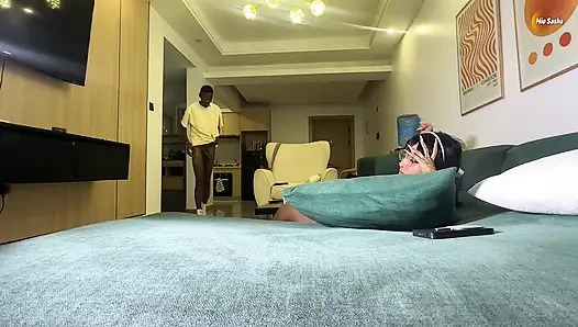 Üvey kardeşim beni mastürbasyon yaparken yakaladı ve m'i sikti