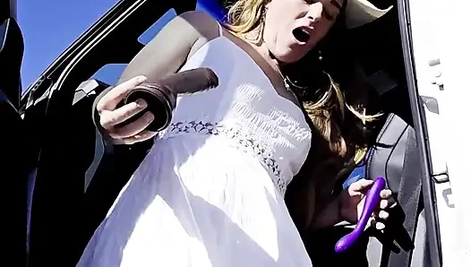 Büyük götlü kızıl saçlı partiden önce büyük zenci yarağını götten ve amından sikiyor