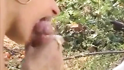 Zeytin ağaçlarının altında sıcak sikme