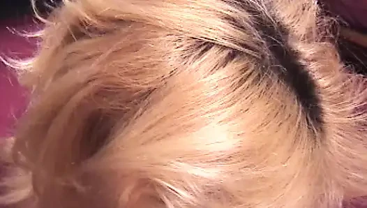 2 sarışın hatun bir dolu penisi paylaşıyor