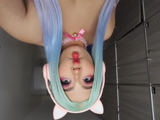 Oyuncu kız yayını, yeni yetişkin içerik yaratıcısı.