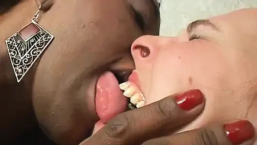 Жесткие поцелуи От Negra Loira