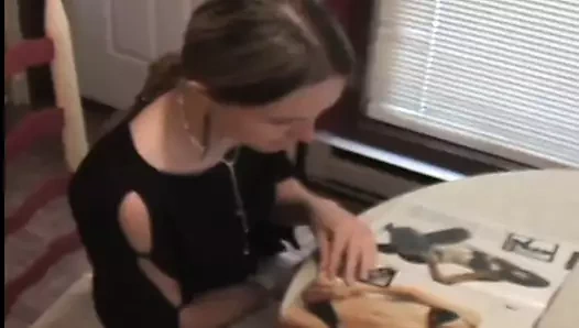 Ben okurken eteğime bakma