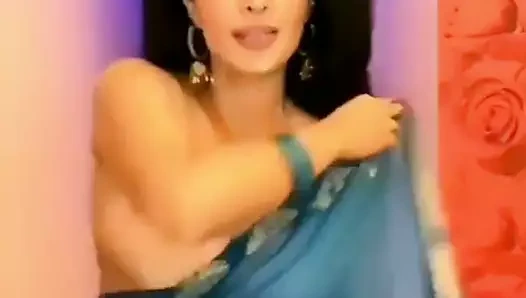 Sıcak seksi eş koca evde değil