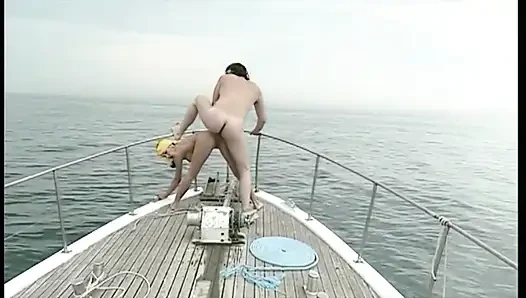 Sarıklı Kadın Penis Emiyor Ve İtalyan Denizci Tarafından Poposu Sikiliyor