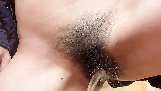 Hana tuvalete işemek için sabırsızlanıyor