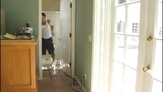 Nikki benz dövmeleriyle kanepede sikişiyor