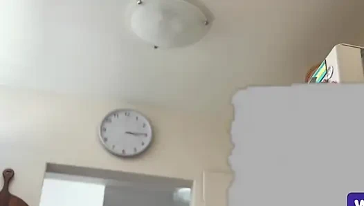 Arkadaşı yine içeri giriyor ve buna bayılıyor