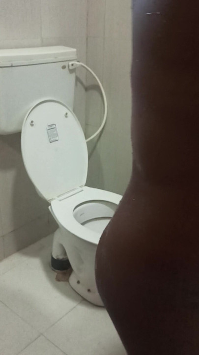 Brinda yenge tek başına biraz eğleniyor