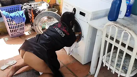 Çamaşır makinesine sıkıştım siyah yaraklı üvey oğlum benden faydalandı ve sikti