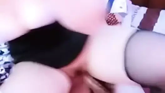 Ağlamak çok heyecan verici. siyah ipek güzellik ve gözlüklü adam