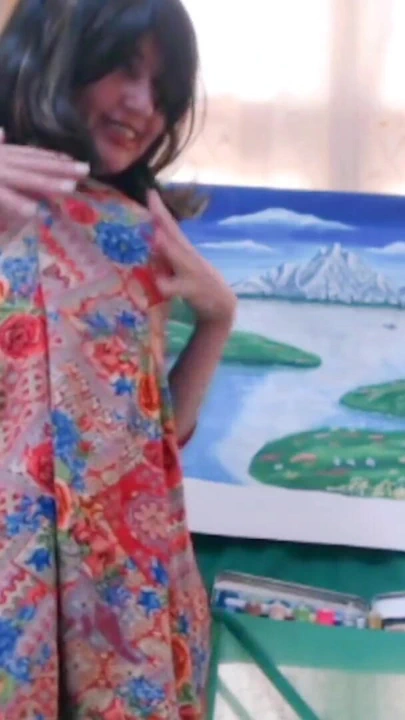 "Seksi elbisesini yırtıyor" dan heyecan verici an