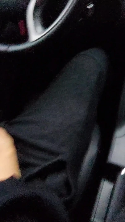 Amateur MILF gives a handjob to a taxi driver and teases him in the car, in public | Clip 1