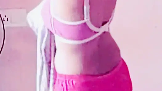 Büyük memeli evli eski kız arkadaşım elbisesini değiştiriyor videosunu gönderdi