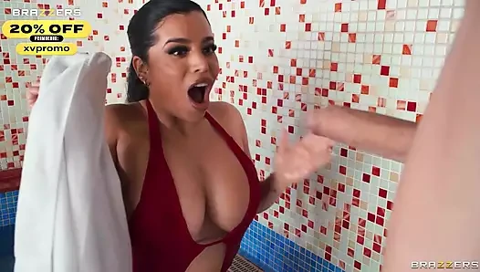 Spa günü sikişi. Sara Retali - Brazzers