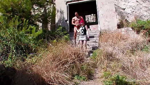 Kızıl saçlı açık havada olduğunda anal en iyi zevk alır ve