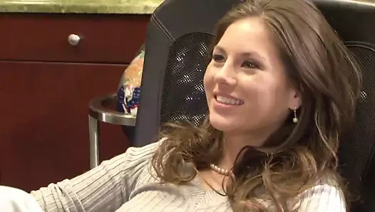 Georgia Jones ve Shyla Jennings ateşli lezbiyenler