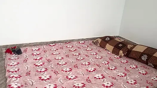 Hintli köylü kız ilk kez bakire kızla sert sikişiyor