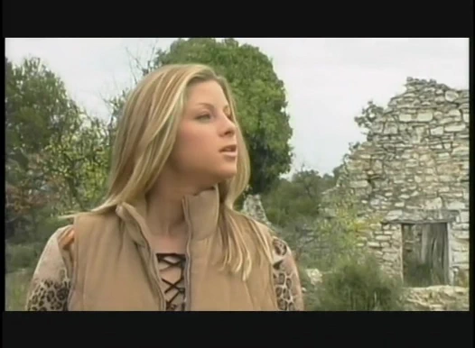 Çarpıcı iyi şekilli sarışın genç kırlangıçlar boşalmak ve onu kedi delinmiş alır