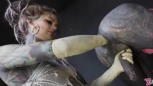 Trans Lily Lu Anuskatzz için iyi bir kadın kılıklı olmayı seviyor