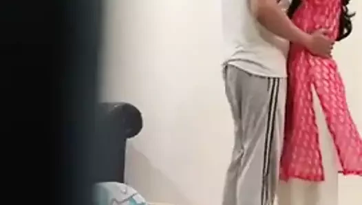 Maske takan ünlü Pakistanlı model