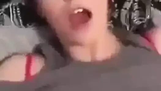 Gözlüklü genç üvey anne(mlada mama sa naocarima)