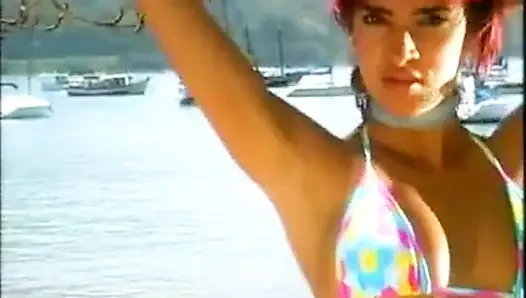 Tropikal ada bu anal üçlü sekste yaramazları ortaya çıkarıyor