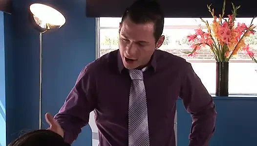 Çarpıcı jasmine Haydi ona patron yalamak ve sikme ona siyah kedi