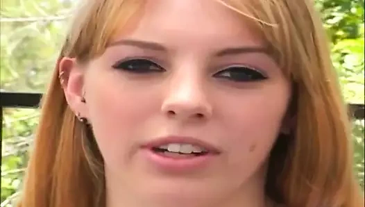 Felix Vicious utangaç, masum genç kızı bizimle oynamaya çalışıyor ama iç sürtüğü çok uzun süre kalamıyor.