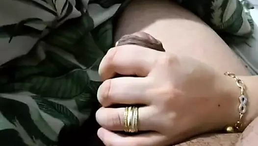 Üvey anne elle muamele için üvey oğluna büyük yarakla mastürbasyon yapıyor