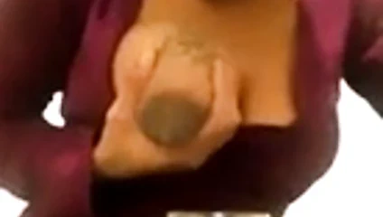 Abanoz kız sağma ona büyük siyah memeler