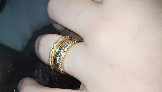 Üvey anne her zaman eli üvey oğlunun yarağıyla çıplak götten sikiyor