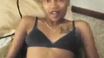 O benim beyaz arkadaşım büyük çük sikmek istedi