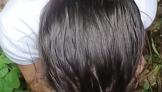 Açık havada zengin bir kızı sikiyorum.