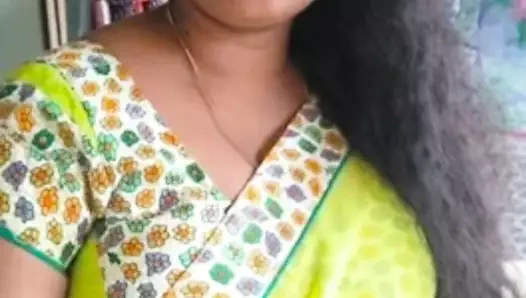 Telugu karısı lamala mallarını gösterir