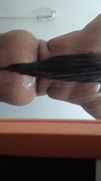 Дези бхабхи принимает душ