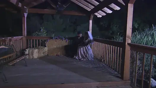 Yeni evli çift bal dolunaylarında şiddetle sikişiyor