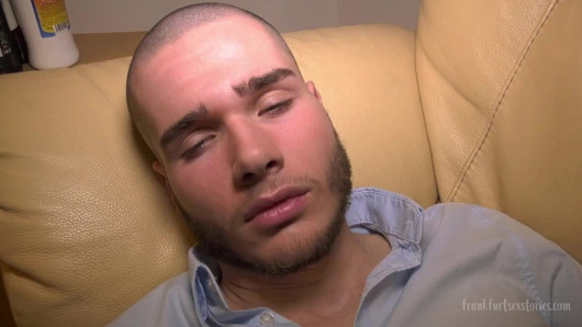 Döle aç twink çiğ parçalanıyor